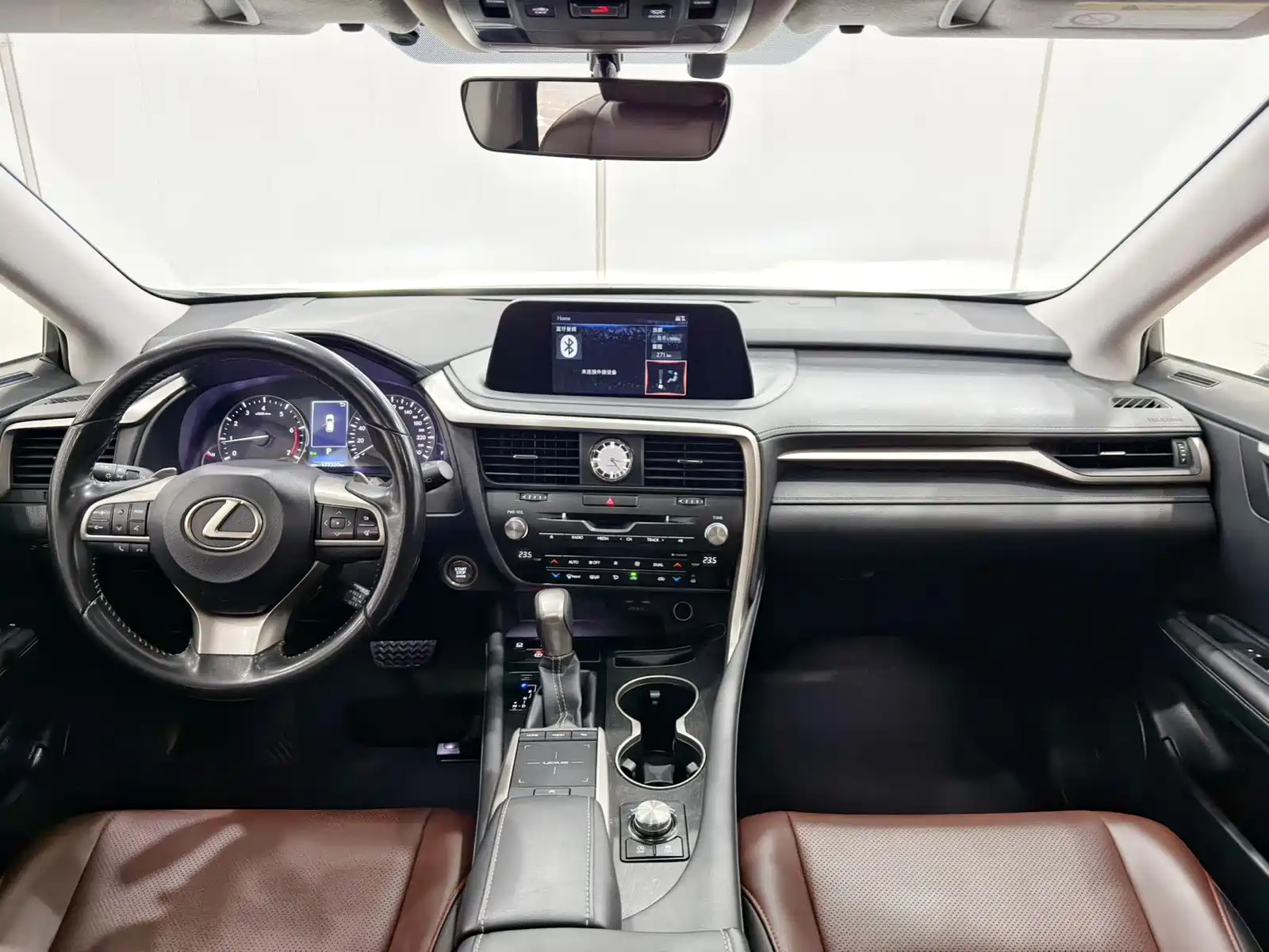 Фото 8 - Lexus RX