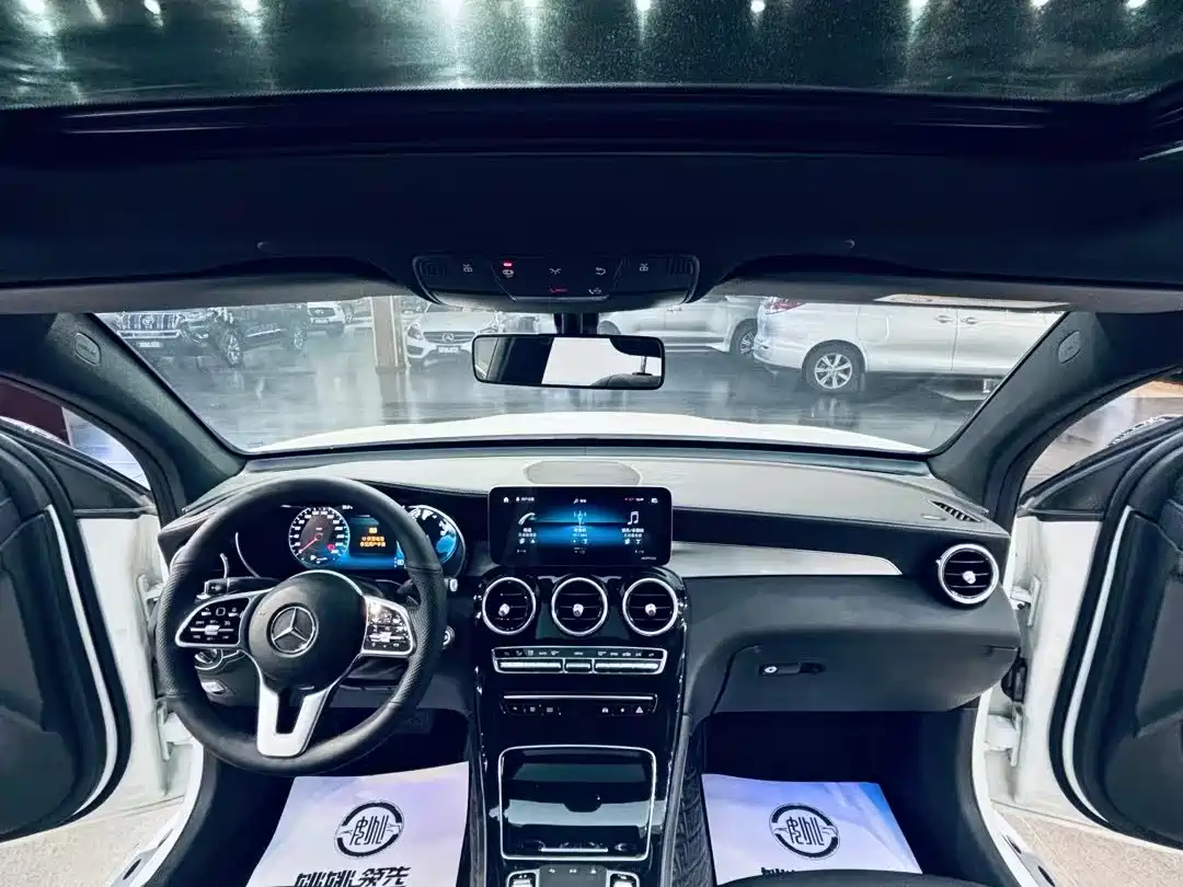 Mercedes-Benz GLC Coupe 2020 GLC 260 4MATIC Coupe SUV фото 4