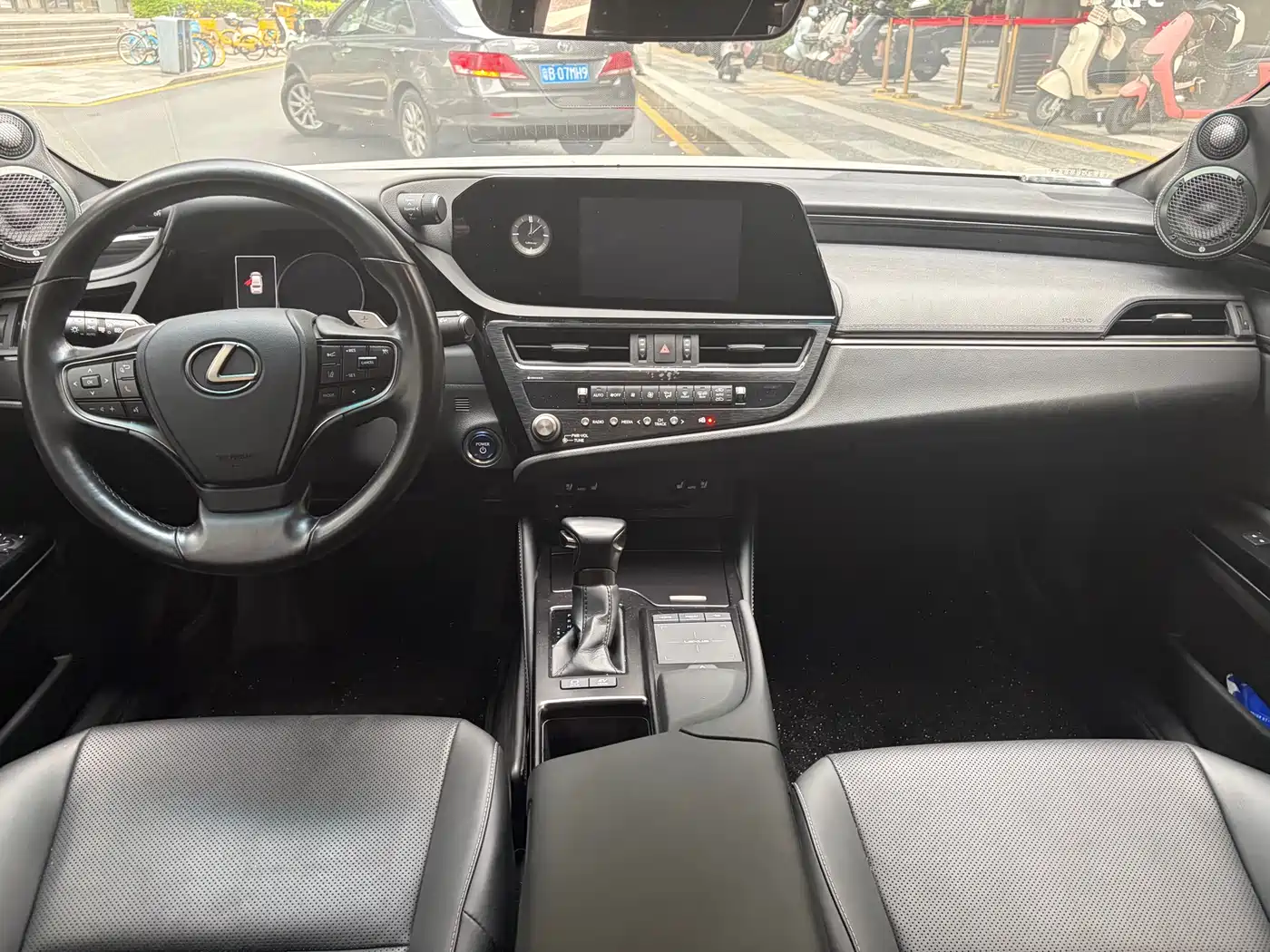 Lexus ES 2021 300h Luxury Edition фото 6