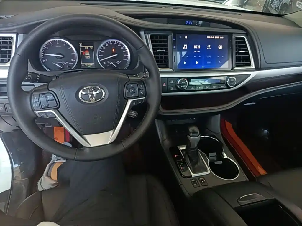 Photo 10 - Toyota Highlander