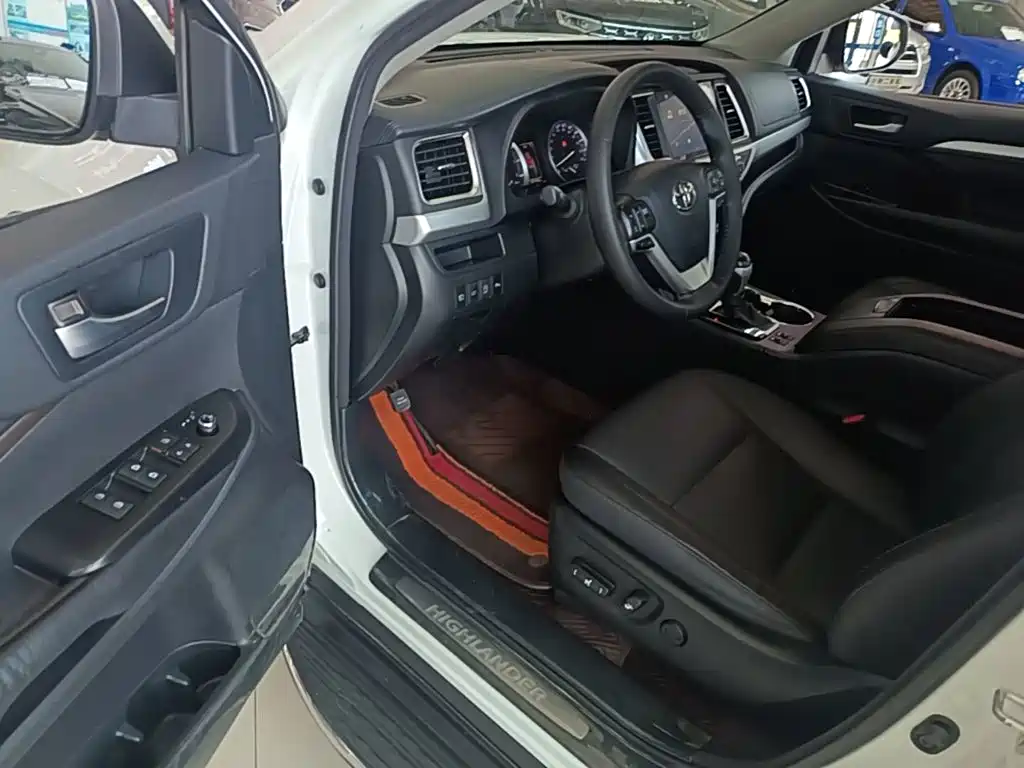 Photo 16 - Toyota Highlander