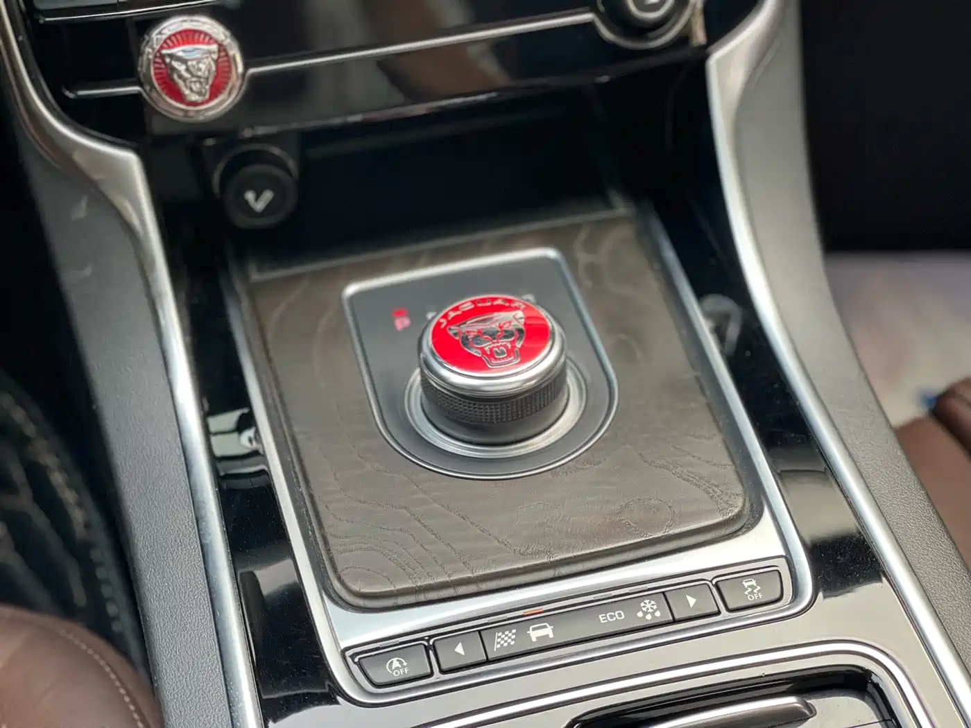 Jaguar XFL 2020 XFL 2.0T P250 4WD Premium Edition фото 14