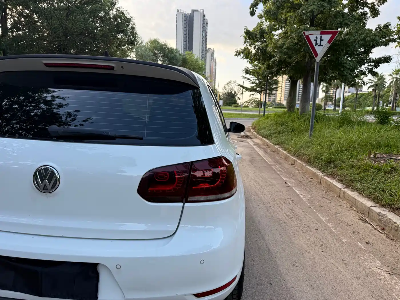 Volkswagen Golf GTI 2011 2.0TSI GTI фото 7