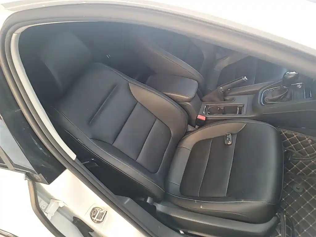 Volkswagen Sagitar 2018 1.6L Automatic Comfort фото 25