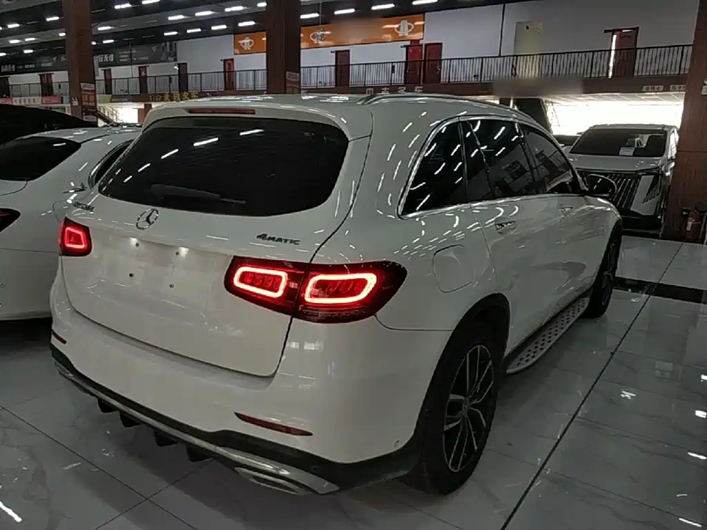 Photo 7 - Mercedes-Benz GLC