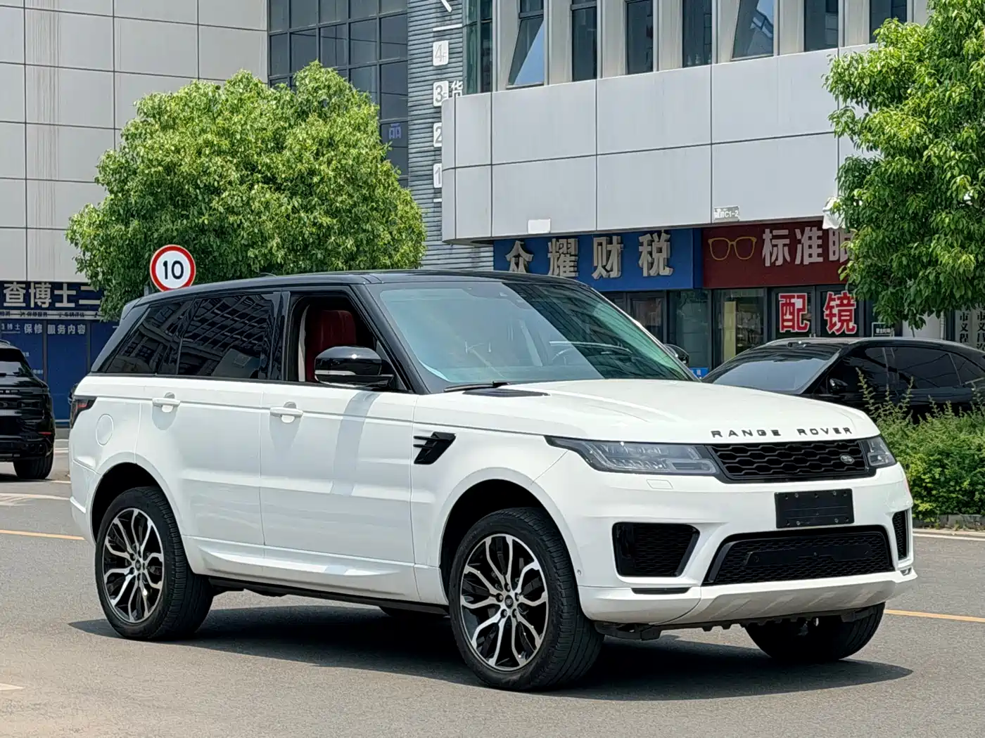 Land Rover Range Rover Sport 2022 3.0 L6 Gloss Black Edition фото 3