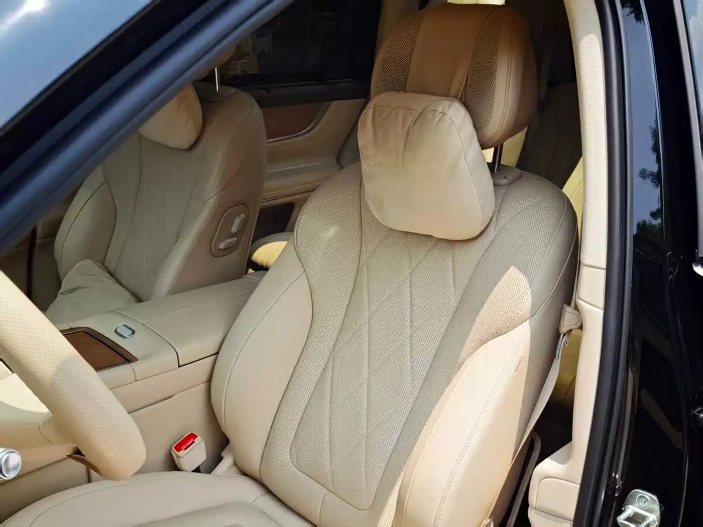 AITO Wenjie AITO M9 2024 Pure Electric Max Edition 100kWh 6-Seater фото 12