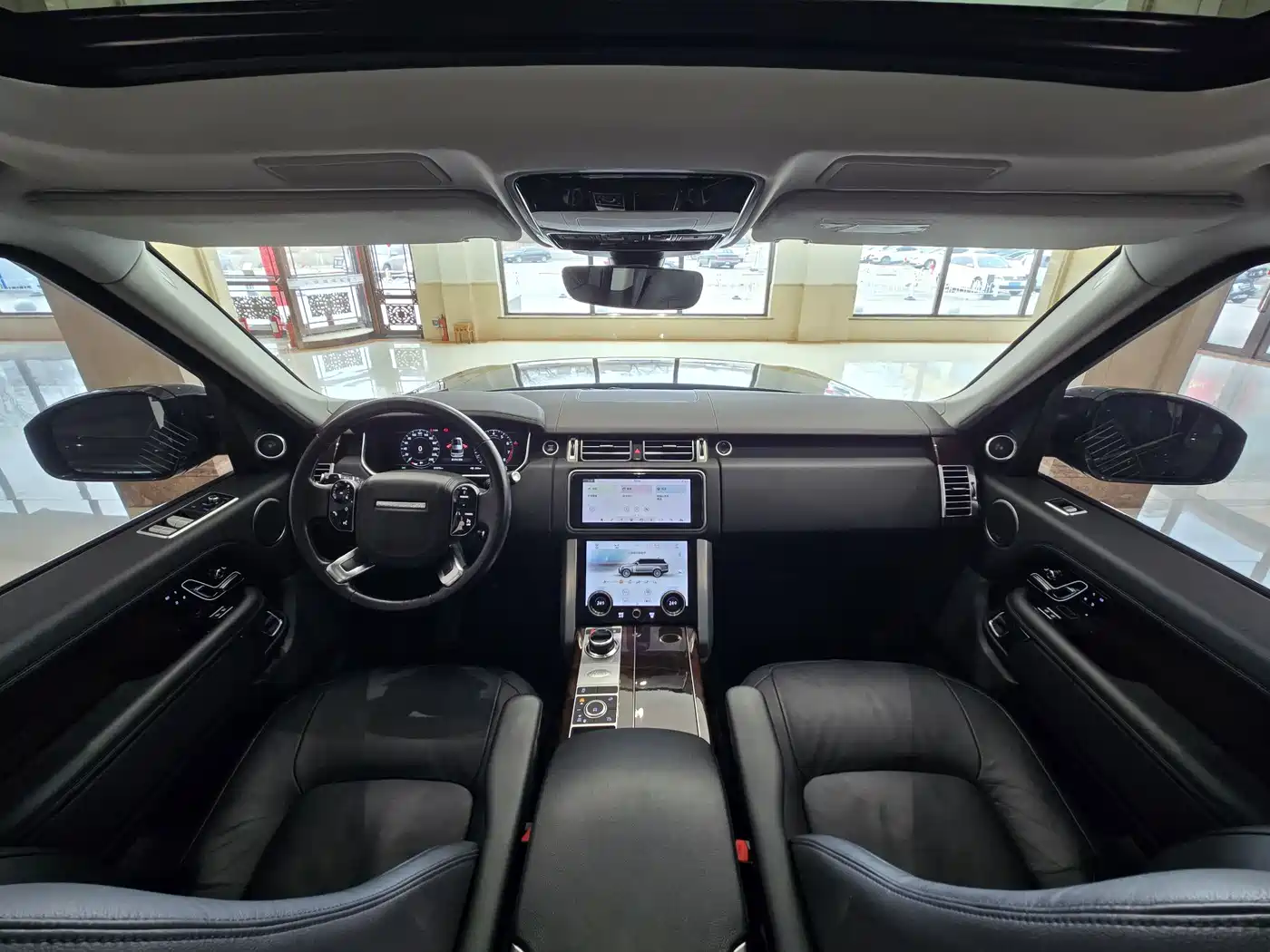 Land Rover Range Rover 2022 3.0 L6 360PS Golden Age Edition фото 16