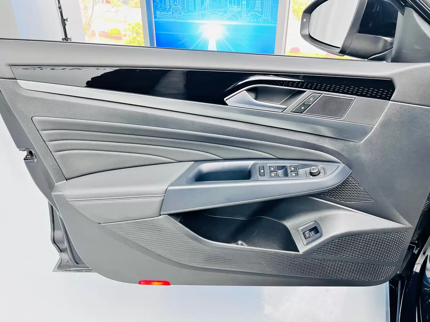 Volkswagen Passat 2023 Facelift 330TSI Starlight Elite Edition фото 12