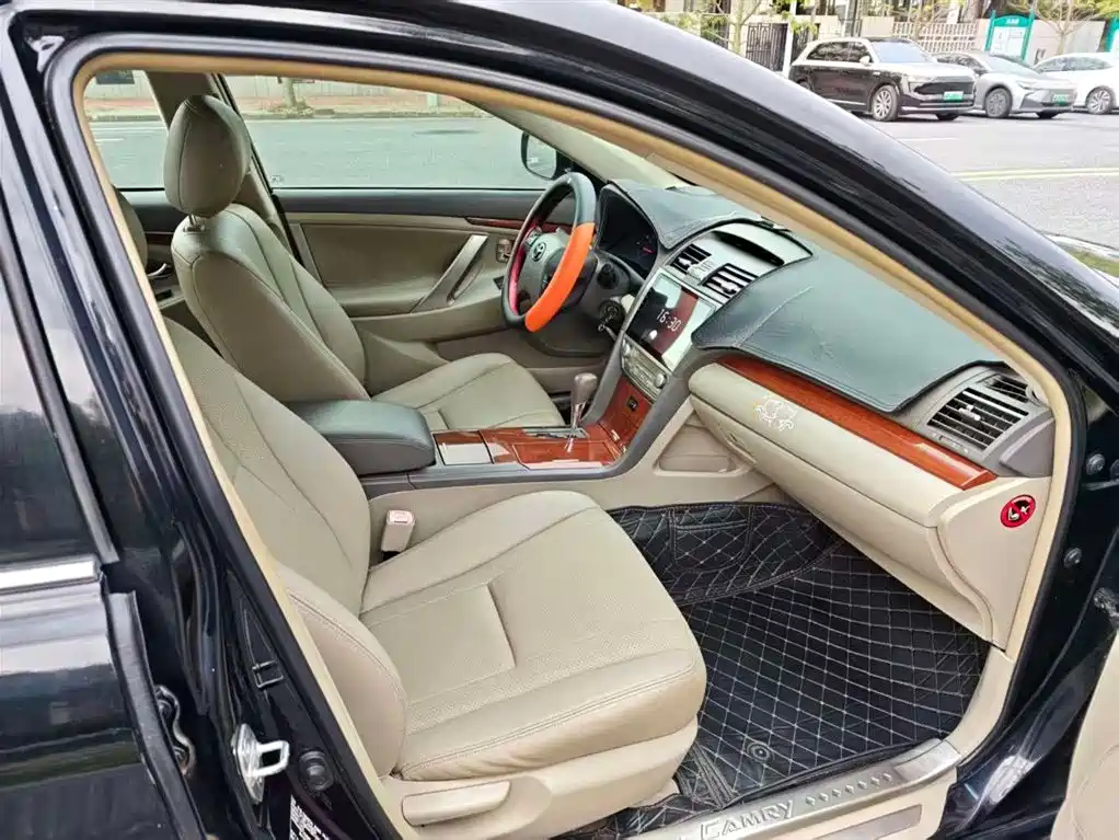 Toyota Camry 2013 200E Classic Elite Edition фото 9