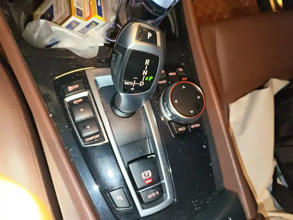 BMW 5 Series GT 2015 535i Leading фото 11