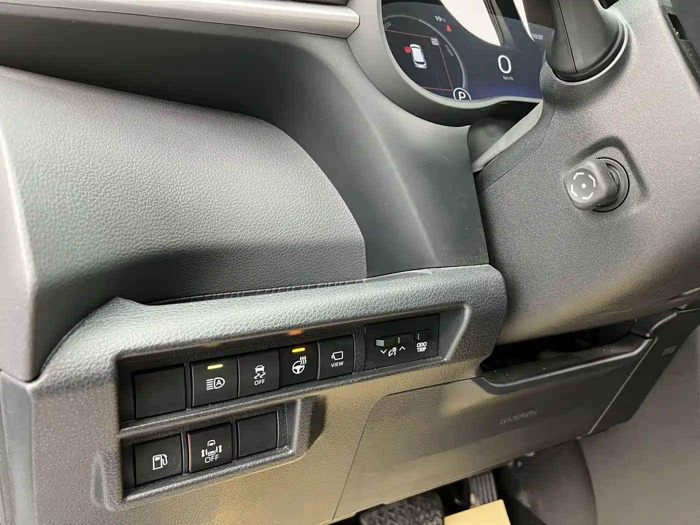 Toyota Sienna 2023 2.5L Hybrid Platinum Edition фото 6