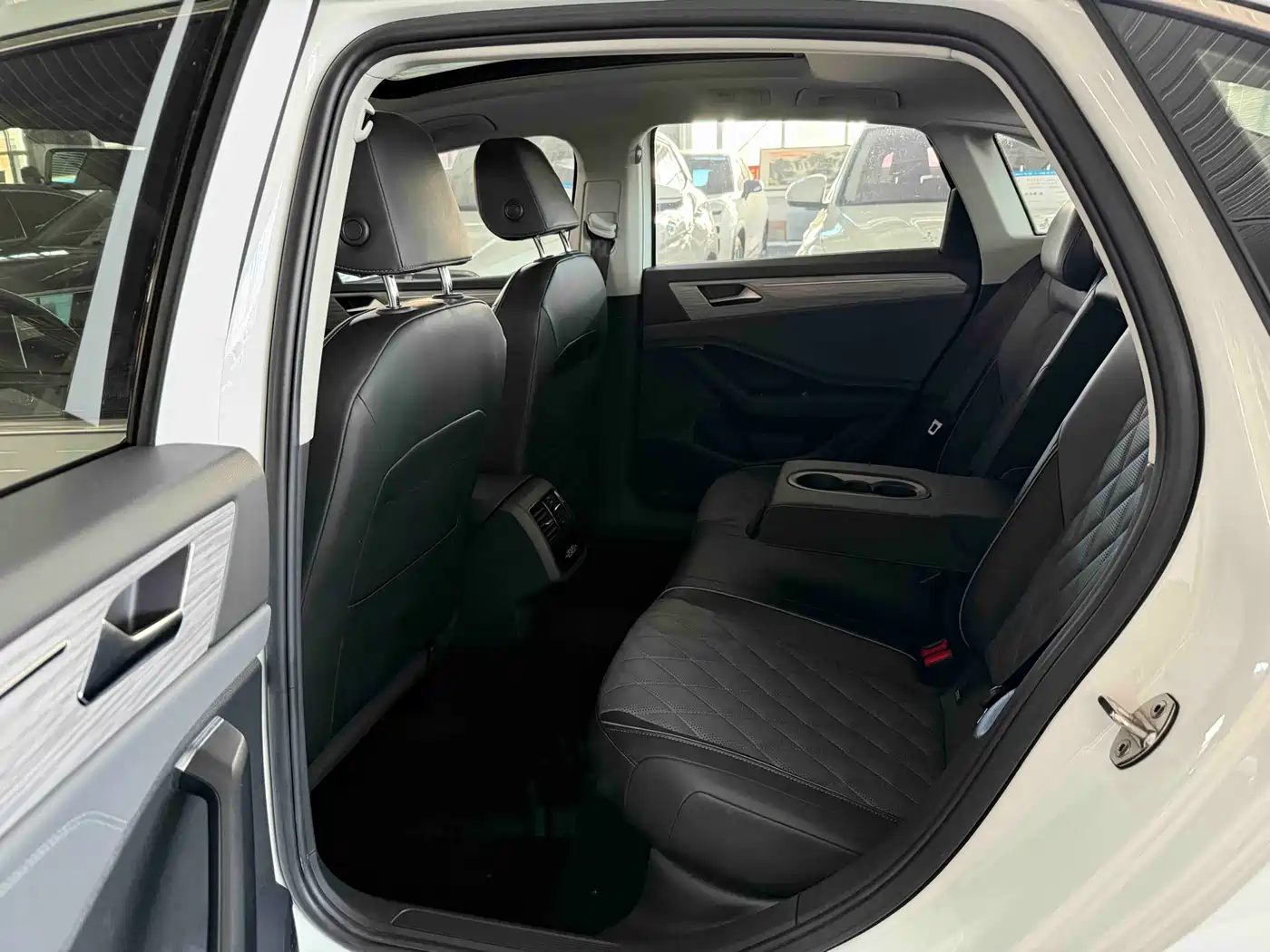 Volkswagen Sagitar 2023 Model Year 280TSI DSG Surpass Edition фото 15