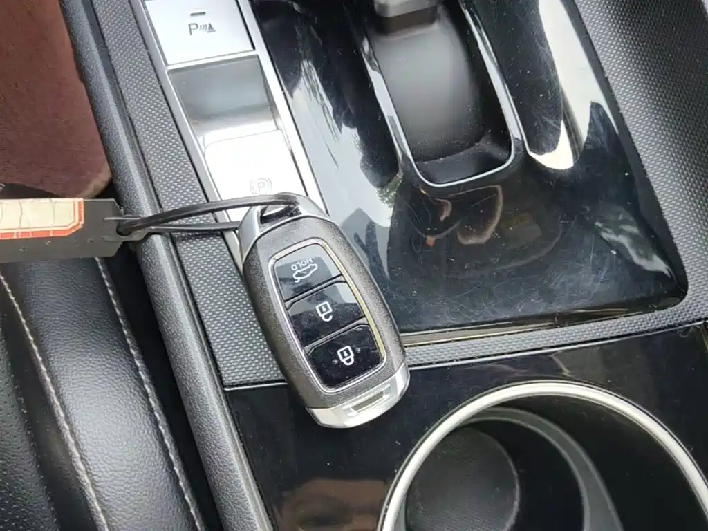 Фото 9 - Hyundai Elantra