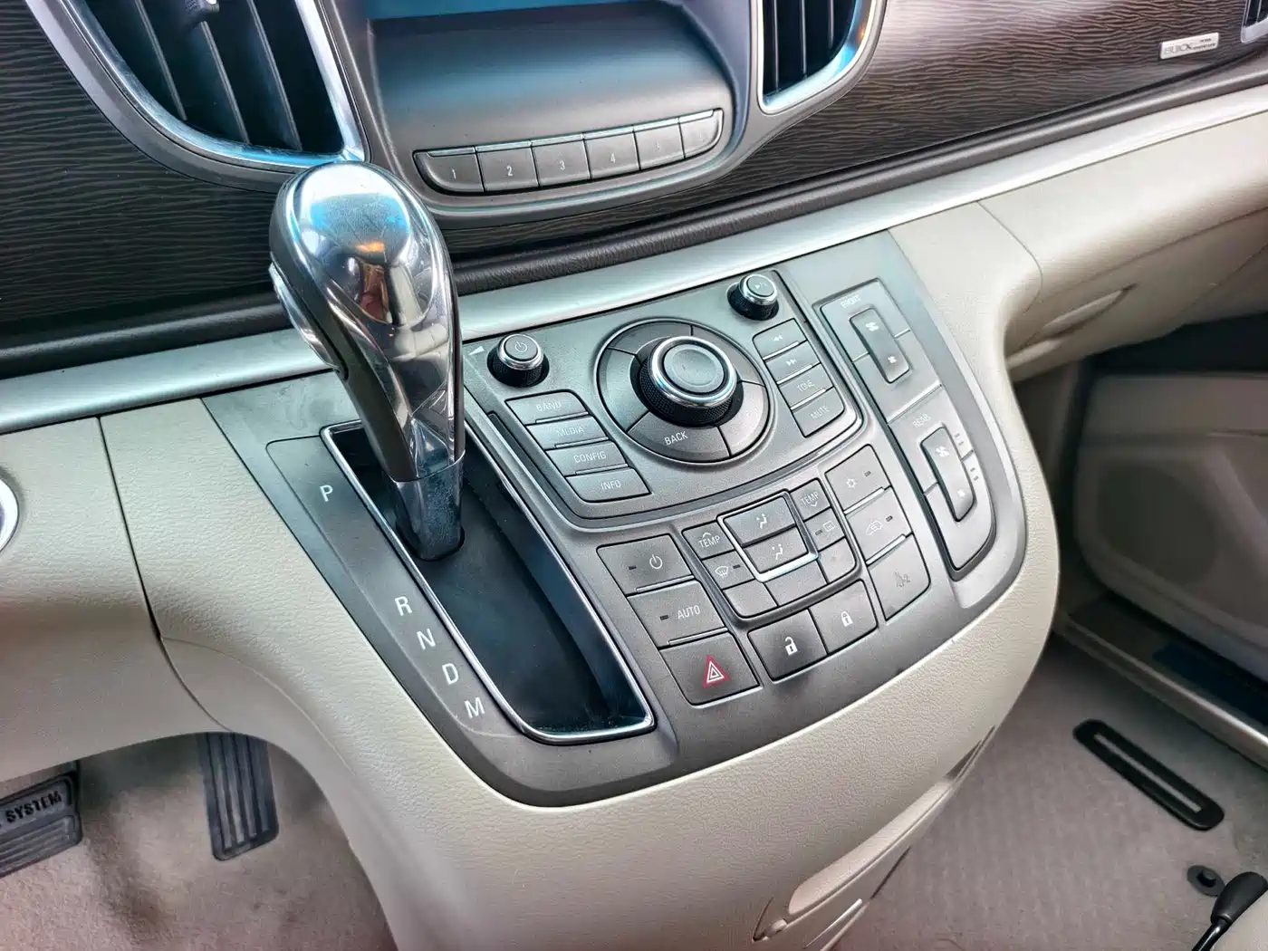 Buick GL8 2011 2.4L CT Luxury Business Comfort Edition фото 3