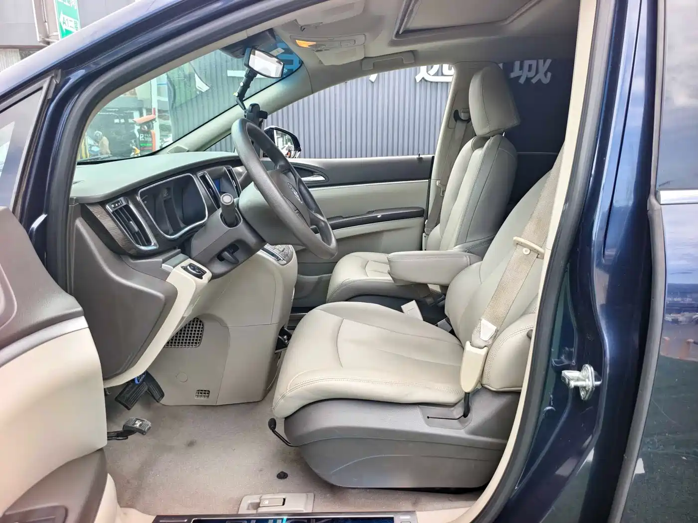 Buick GL8 2011 2.4L CT Luxury Business Comfort Edition фото 10