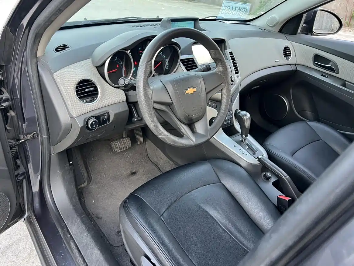 Chevrolet Cruze 2013 Model 1.8L SE AT фото 9