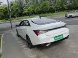 Фото 5 - Hyundai Elantra