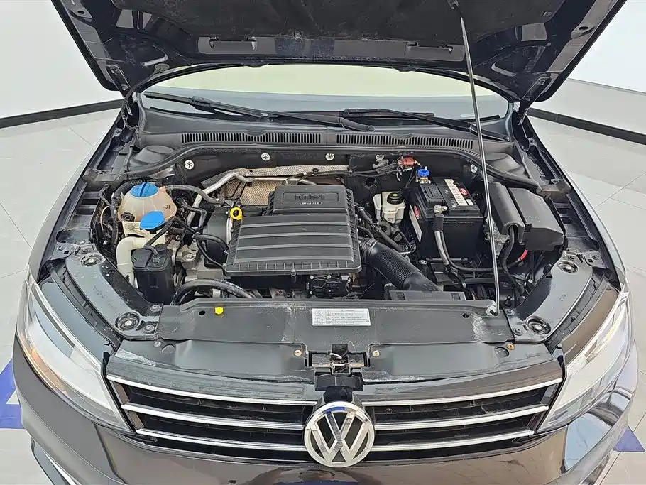 Volkswagen Sagitar 2015 1.6L Manual Comfort фото 10