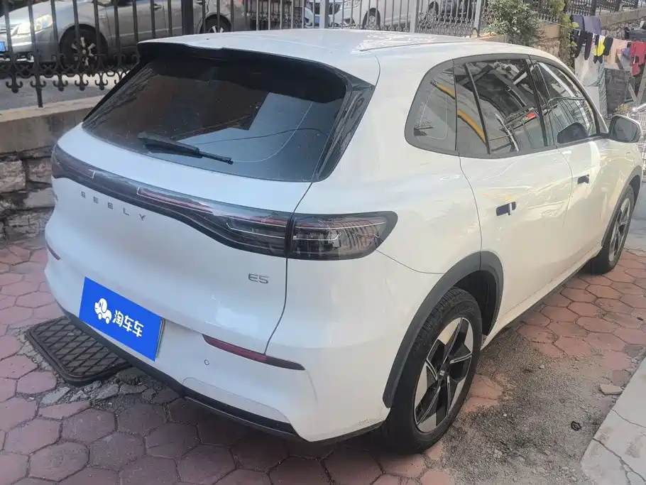 Фото 3 - Geely Galaxy Galaxy E5
