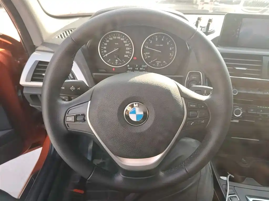 BMW 1 Series (Import) 2016 118i Leading фото 11