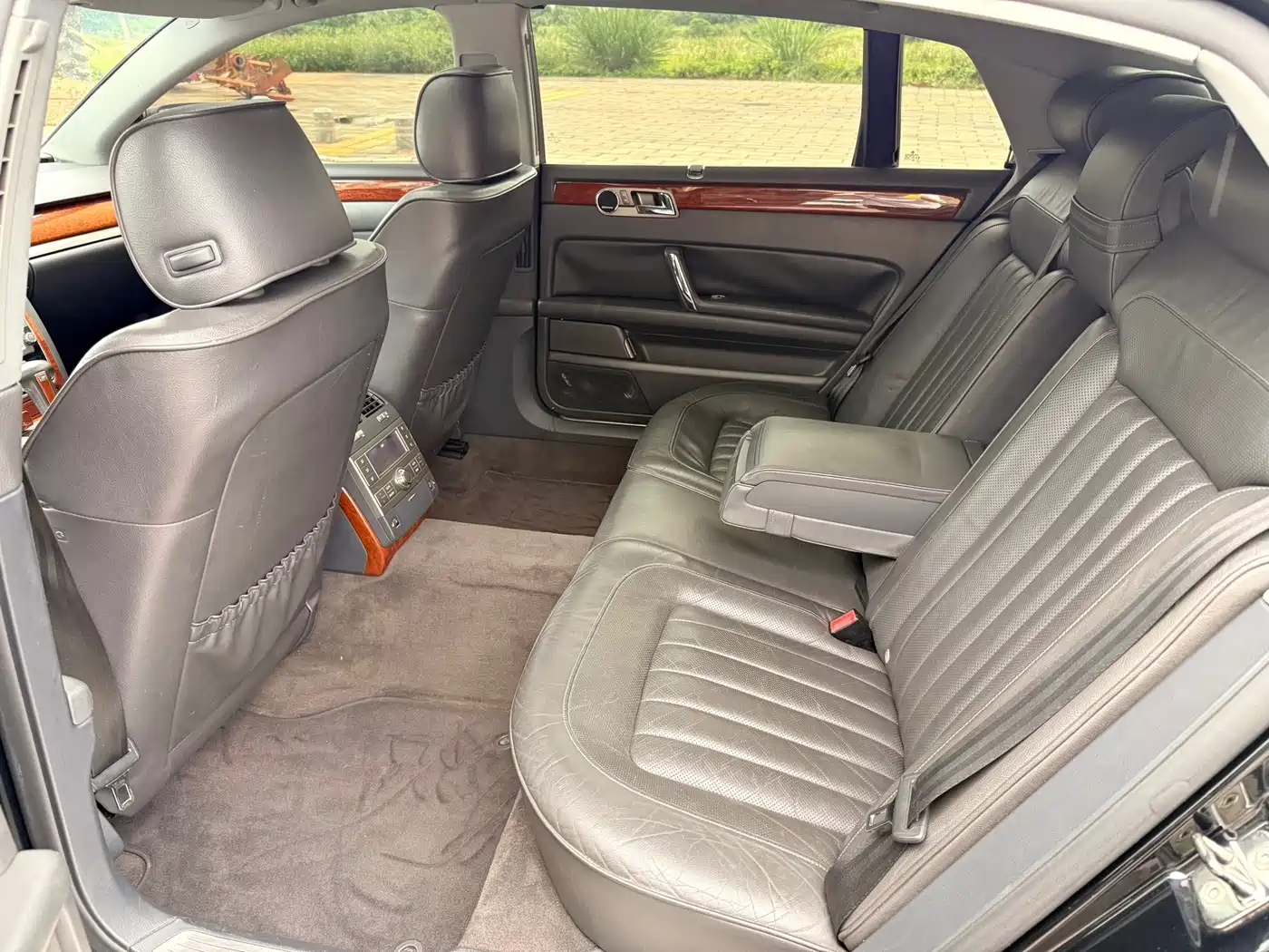 Volkswagen Phaeton 2012 2011 3.6L V6 5-seat Extended Business Edition