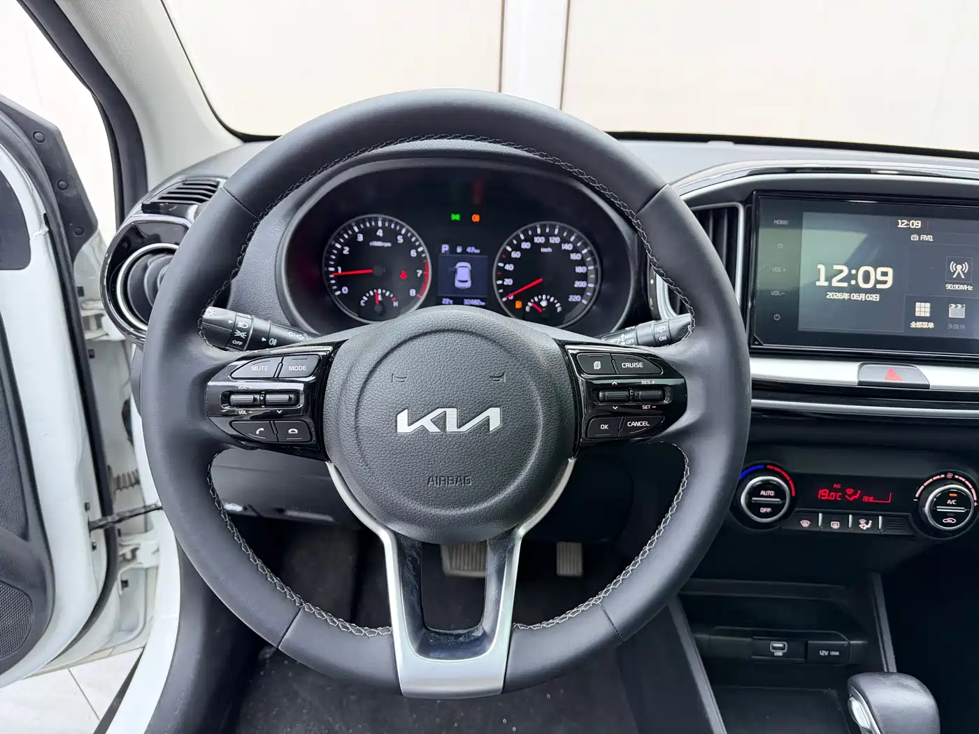 Kia KX1 2021 1.4L CVT Fun Sunroof Version фото 11