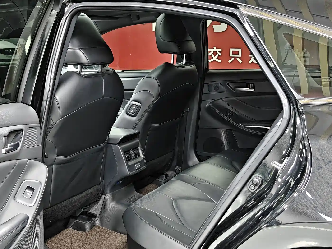 Toyota Avalon 2023 Hybrid 2.5L Luxury Edition фото 9