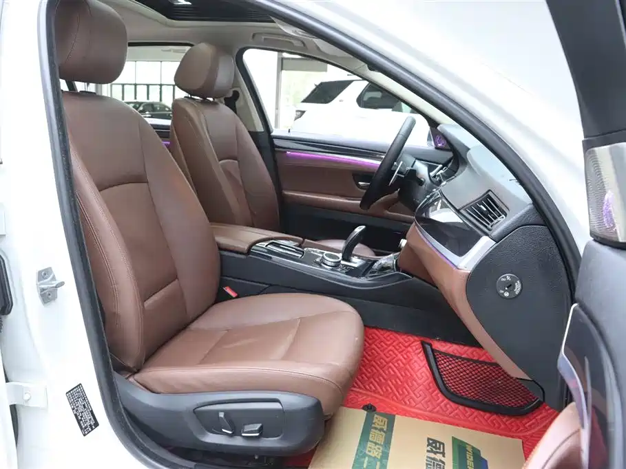 BMW 5 Series 2014 520Li Elegance фото 19