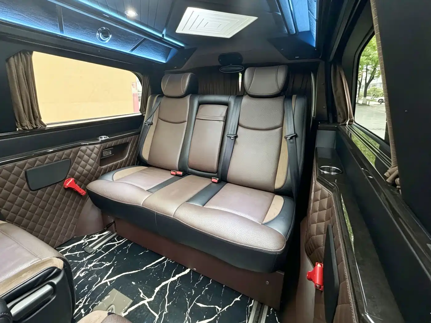 Mercedes-Benz V-Class 2018 V 260 L Premium Long Wheelbase Edition China VI фото 9