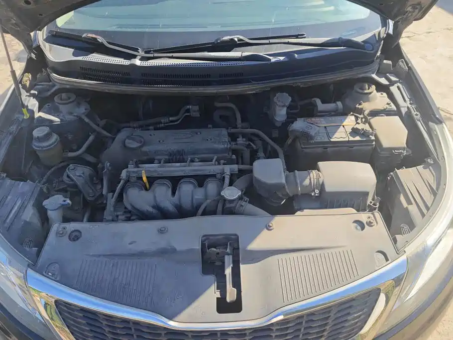 Kia K2 2013 2012 Sedan 1.4L MT GLS Commemorative Edition
