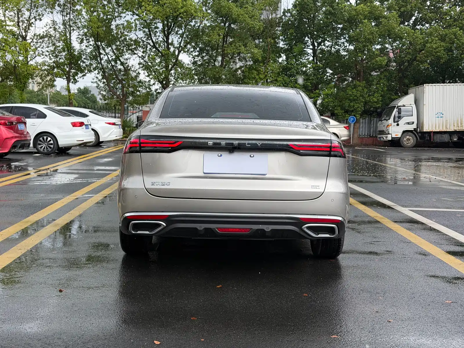 Фото 8 - Geely Emgrand