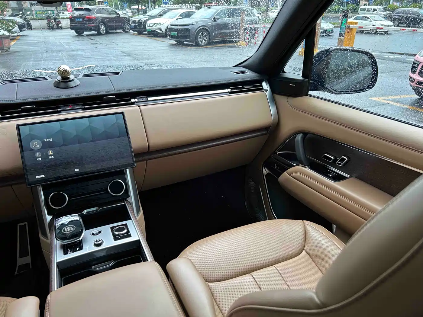 Land Rover Range Rover 2023 3.0 L6 400PS Golden Age 7-Seater Long Wheelbase фото 7