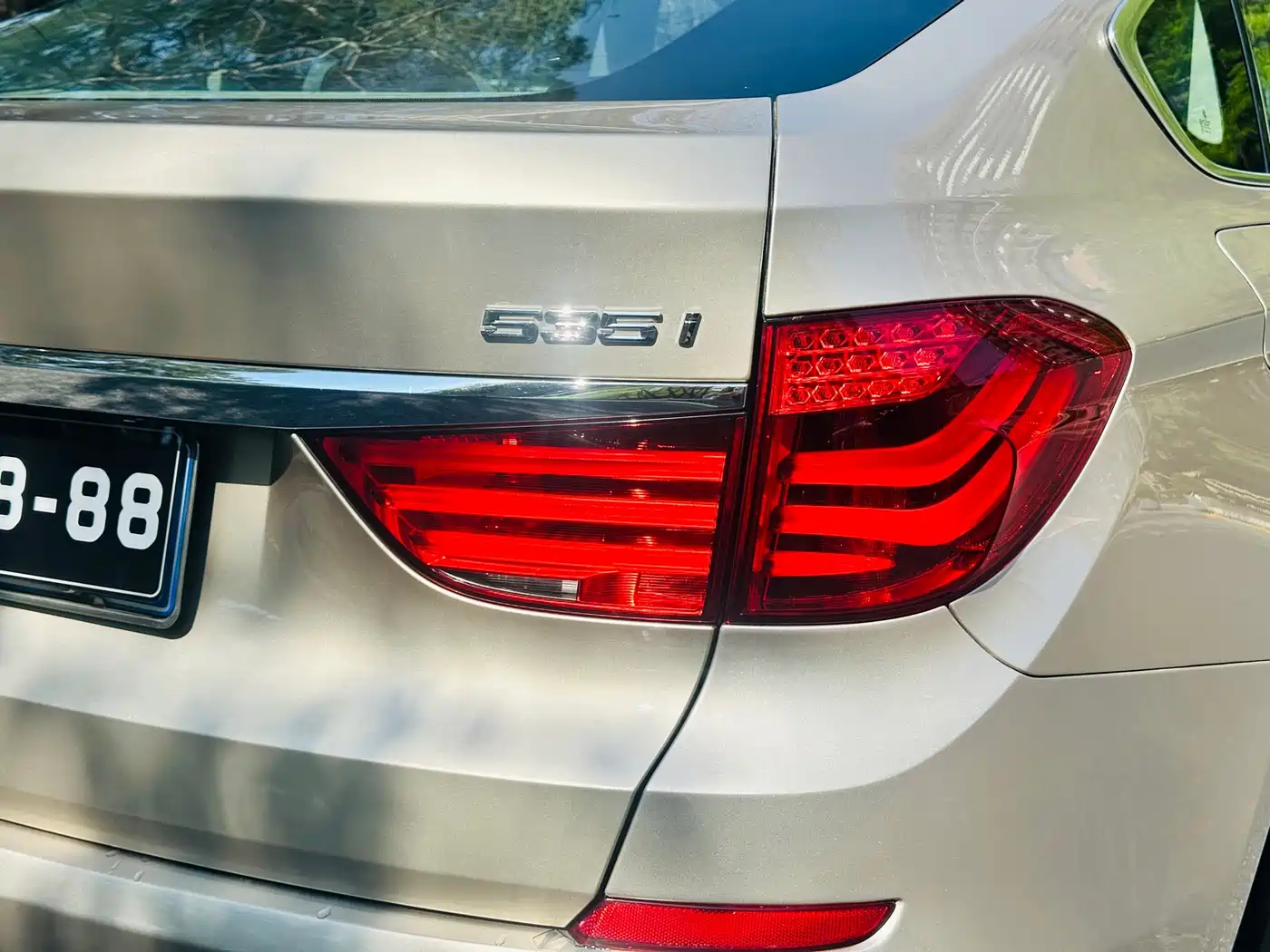 BMW 5 Series GT 2010 535i Leading Model фото 7