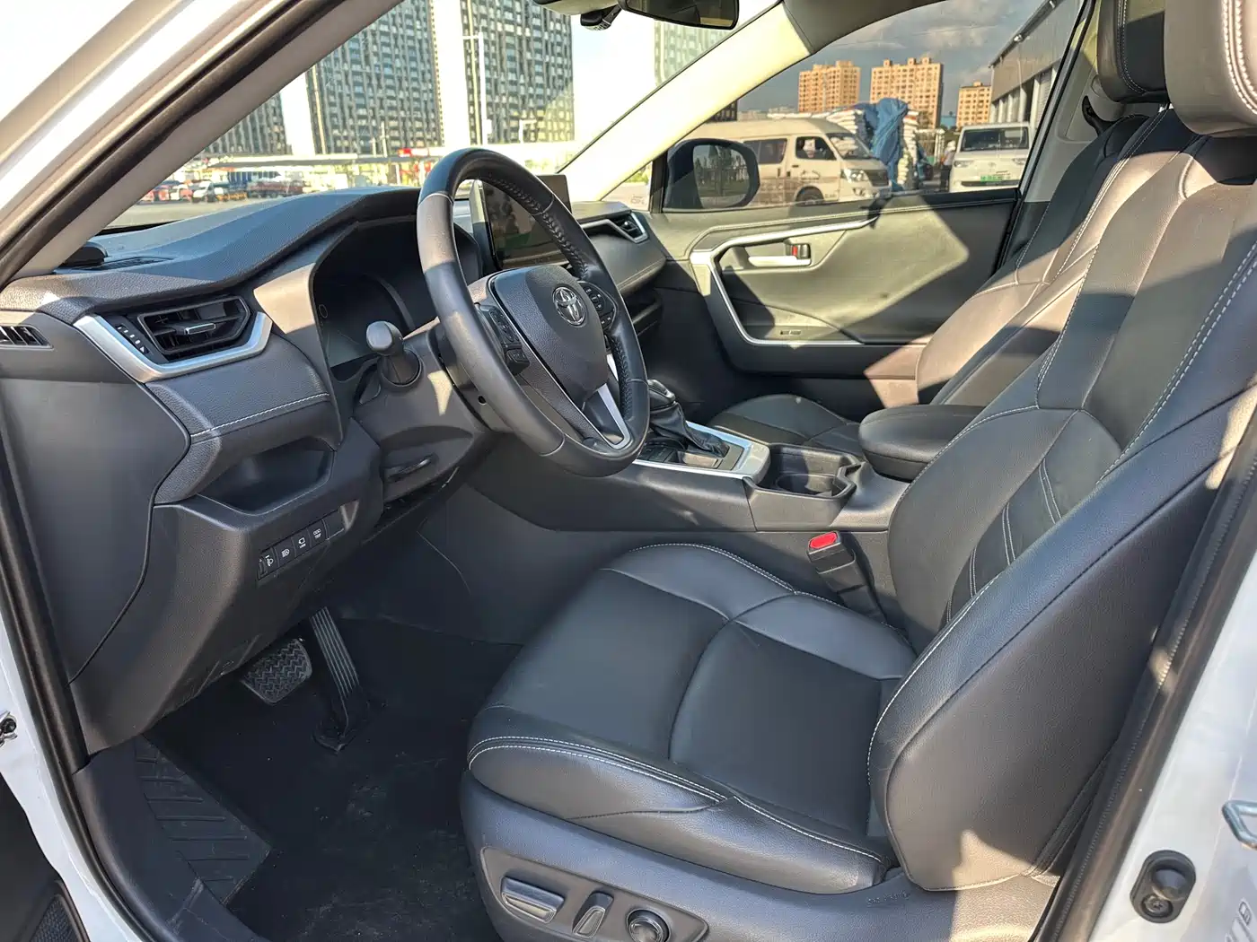 Toyota Wildlander 2024 2.0L CVT 2WD Luxury PLUS Edition фото 10