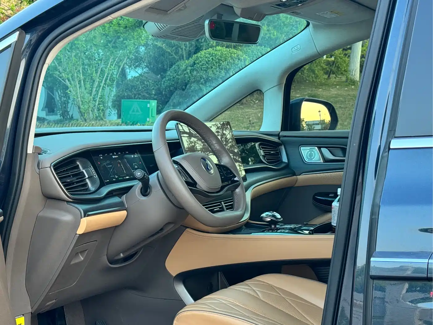 Denza D9 2022 DM-i 970 AWD Flagship фото 4