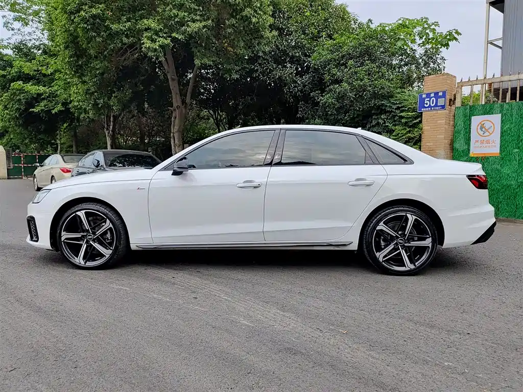 Audi A4L 2023 40 TFSI Luxury Sport фото 3