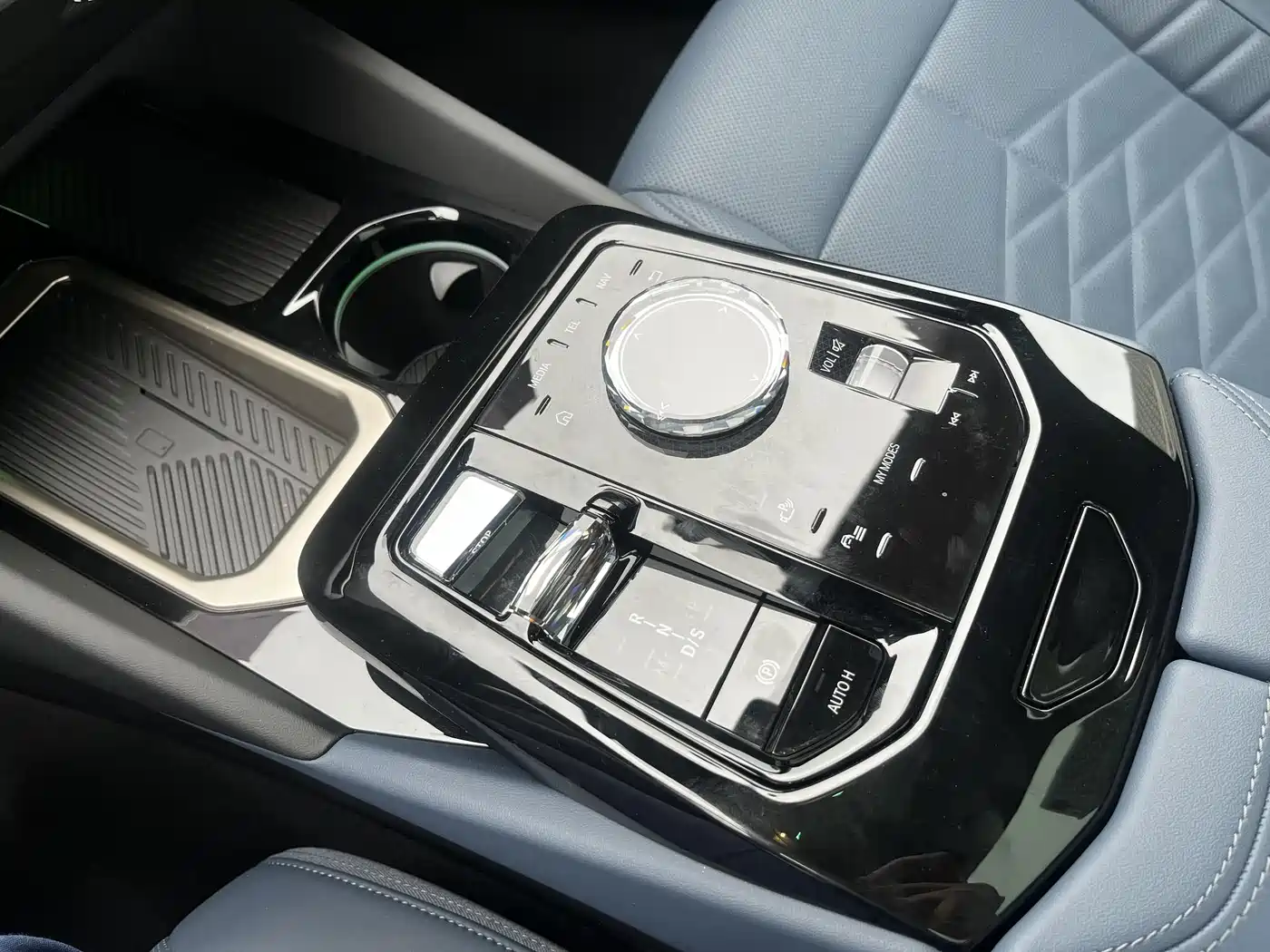 BMW 5 Series 2024 530Li Premium Luxury Package фото 16
