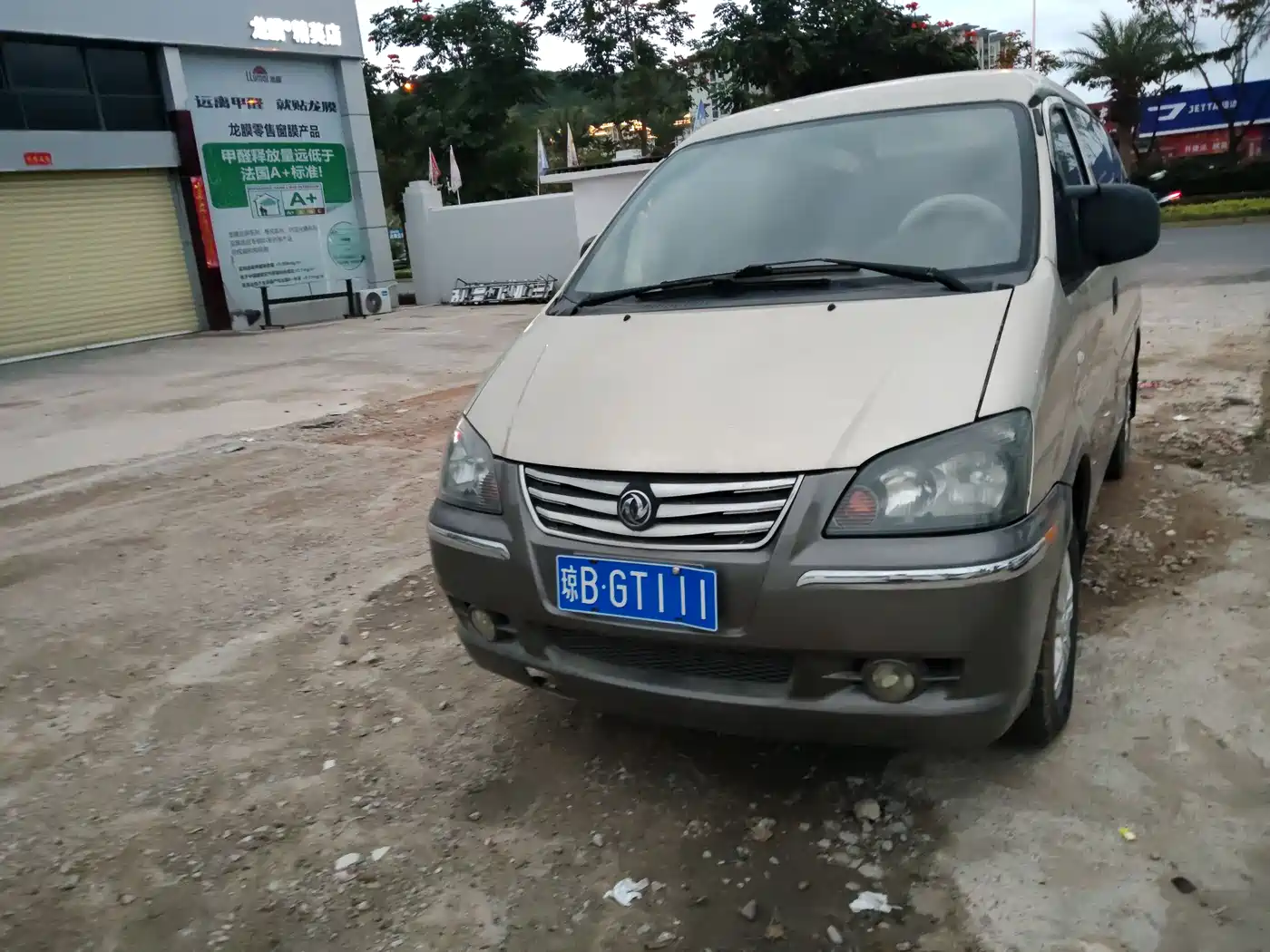 Dongfeng Fengxing Lingzhi 2014 2014 M3 1.6L 7-seater Standard