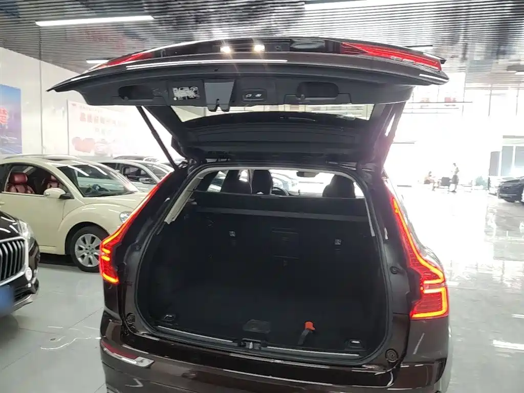 Фото 19 - Volvo XC60