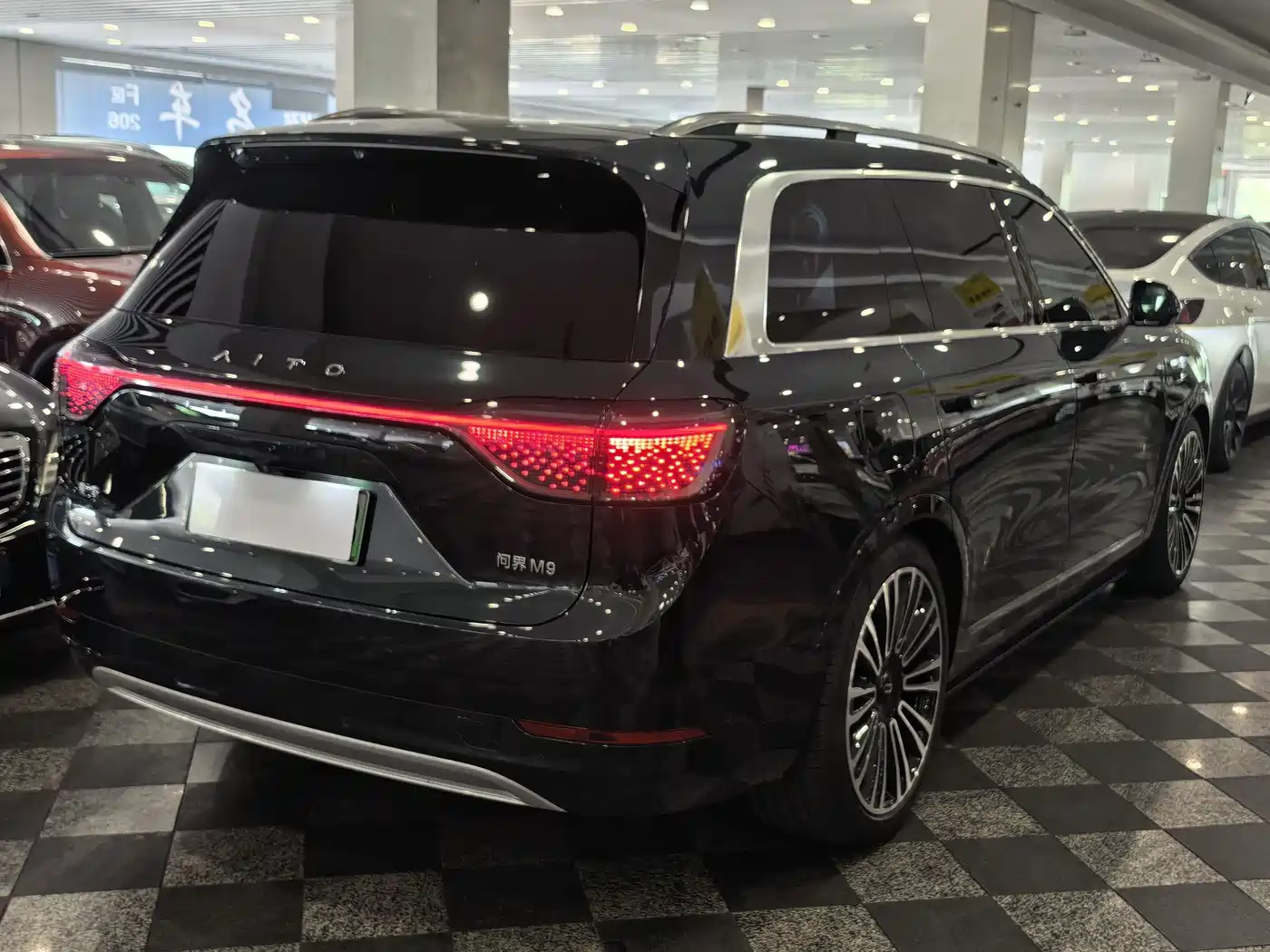 AITO Wenjie AITO M9 2024 Range Extender Ultra 52kWh 6-seater фото 4
