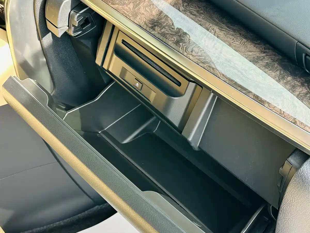 Toyota Alphard 2021 Hybrid 2.5L Premium фото 37