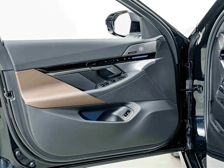 BMW 5 Series 2024 525Li M Sport Package фото 16