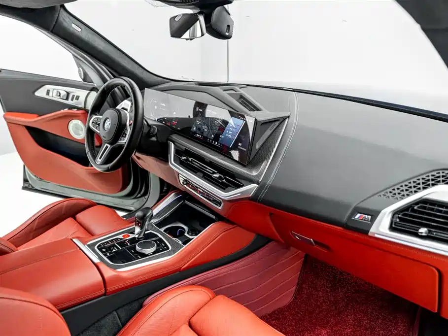 BMW XM 2023 50e фото 22