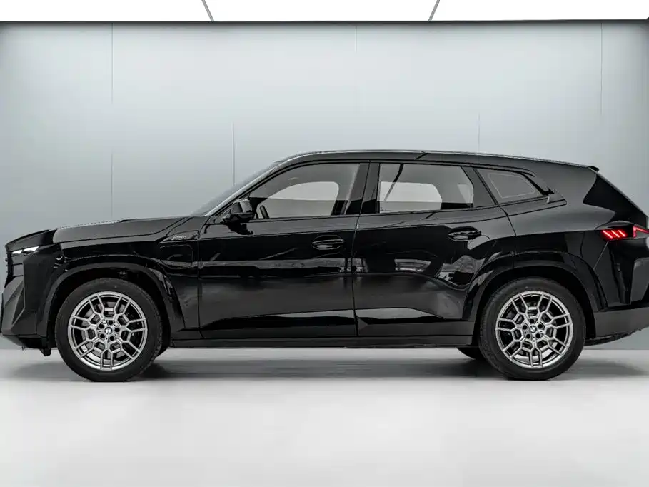 BMW XM 2023 50e фото 4