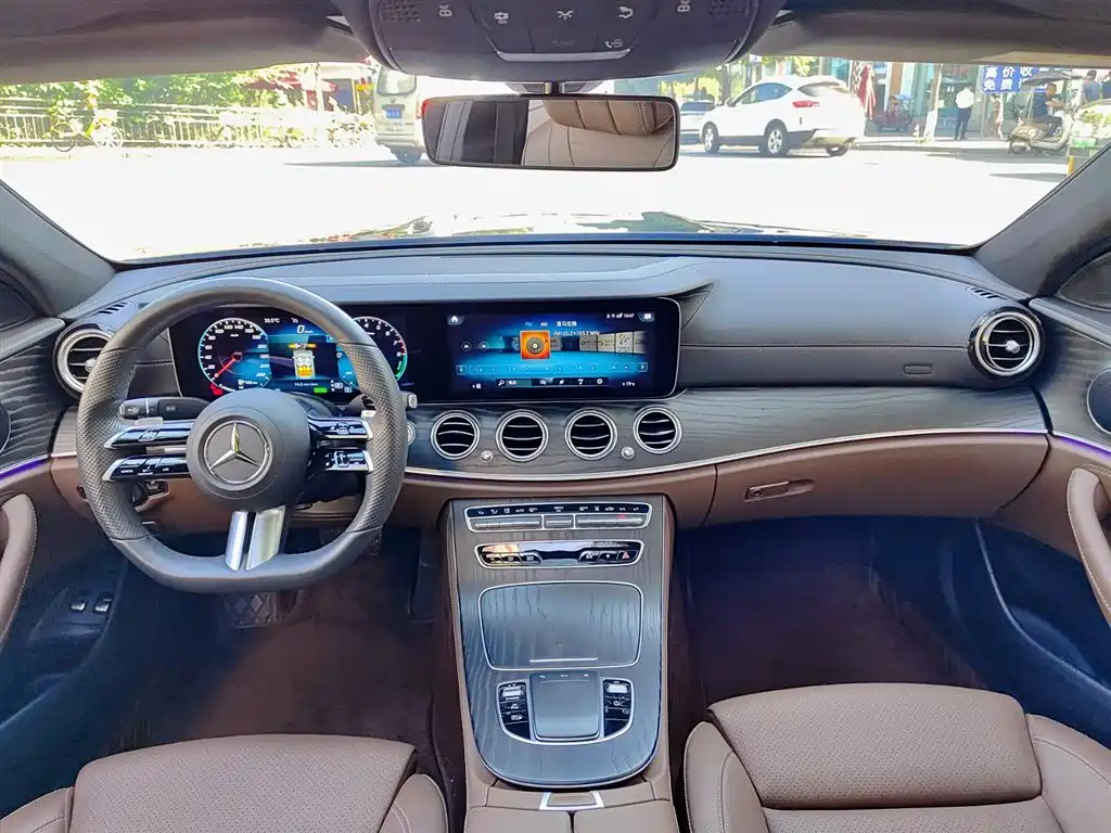 Mercedes-Benz E-Class New Energy 2022 E 350 e L Plug-in Hybrid Sports Sedan фото 10