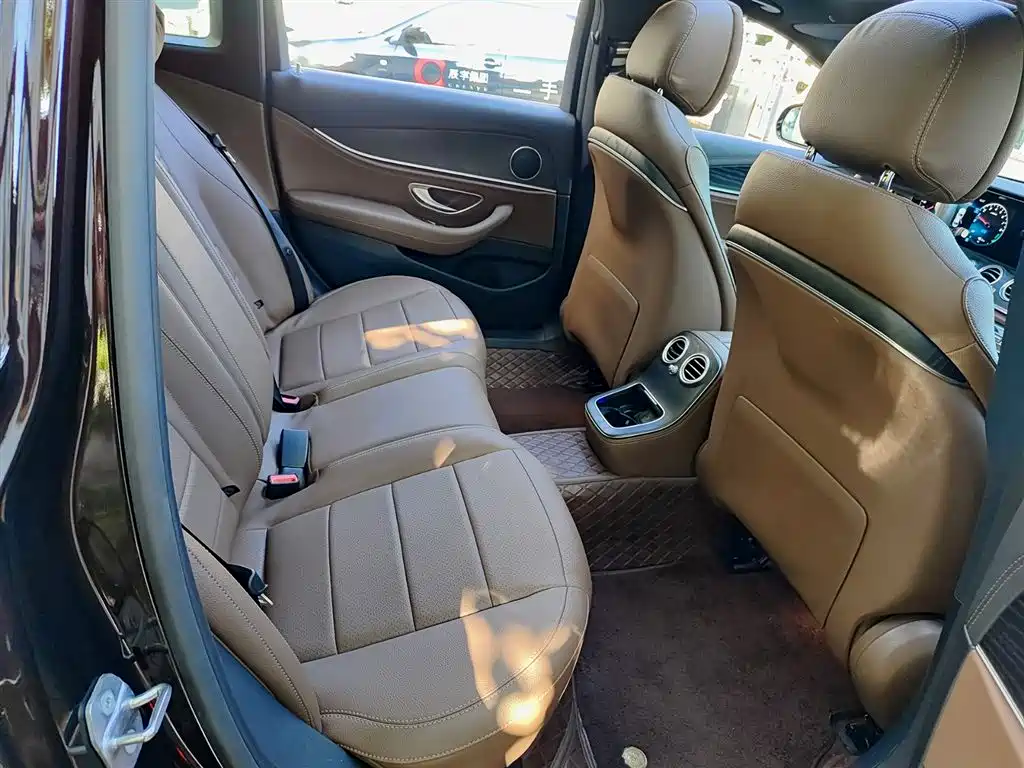 Mercedes-Benz E-Class New Energy 2022 E 350 e L Plug-in Hybrid Sports Sedan фото 11