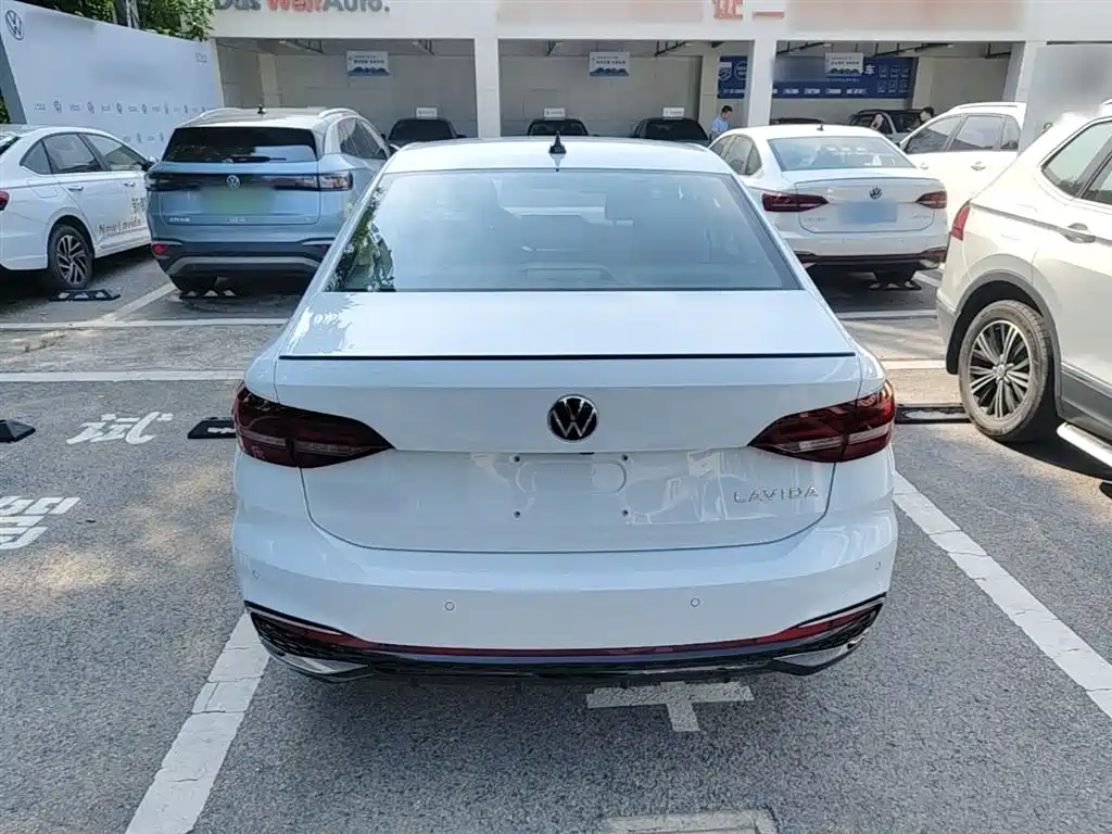 Volkswagen Lavida 2024 Model 300TSI DSG Starlight Leading Edition фото 6