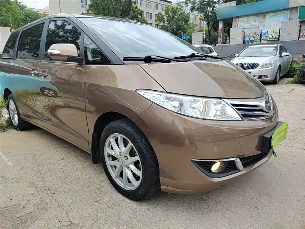 BYD M6 2013 2.4L Manual Luxury фото 4