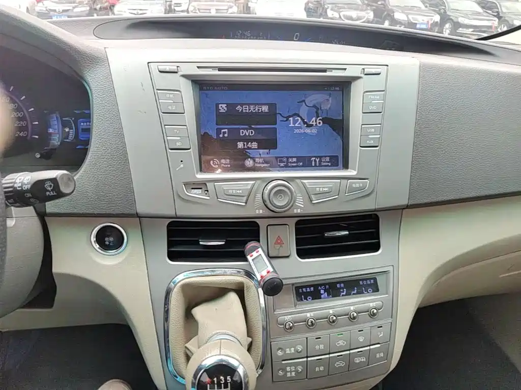 BYD M6 2013 2.4L Manual Luxury фото 13